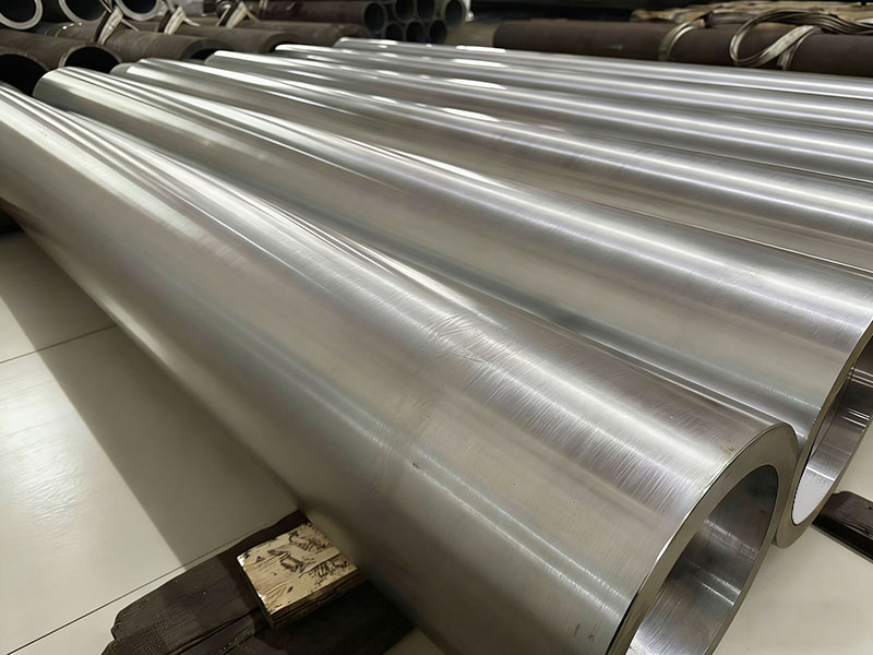 車(chē)外圓 + 內(nèi)孔鏜削加工